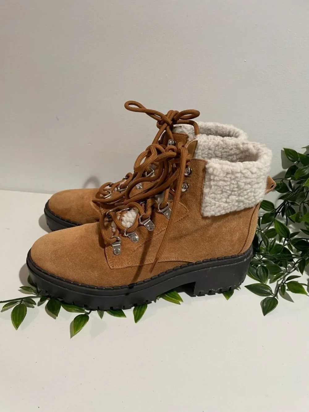 Marc Fisher Womens Faux Fur-Lined Suede Hiking Boots Size 8M Lace-Up CamelBrown